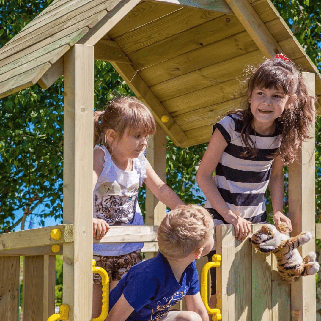 Spielturm GOO CAROL 2 | Klettergerüst OUTDOOR | in 3 Farben | bis zu 7 Kinder | Holzdach - Kletterling – einfach Kind sein