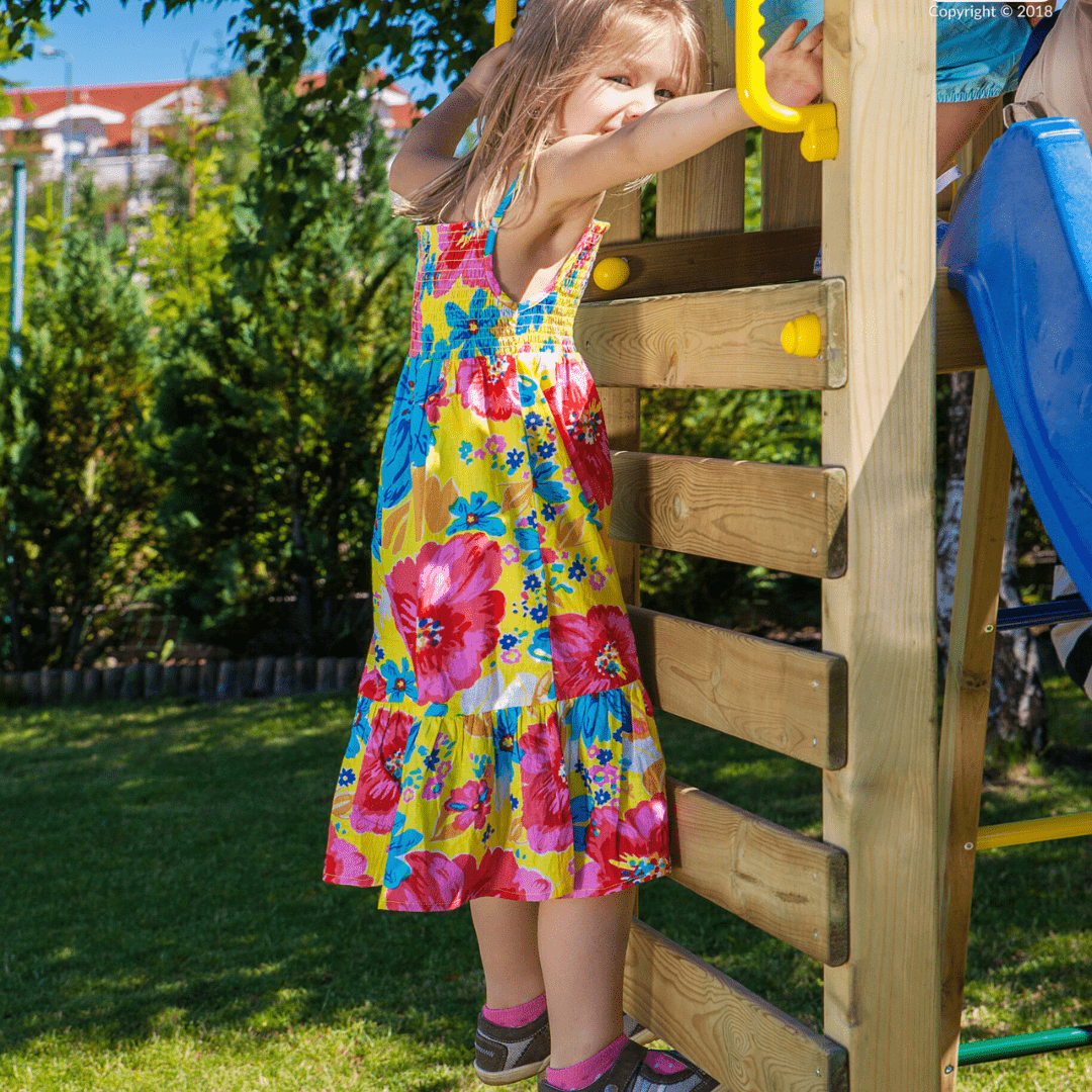 Spielturm GOO CAROL 1 | Klettergerüst OUTDOOR | 1 Turm | bis zu 6 Kinder | Holzdach - Kletterling – einfach Kind sein
