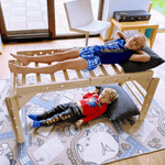 LOOPO JUNGLE als waagerechter Aufbau, mit Kindern auf und unter dem Gerät