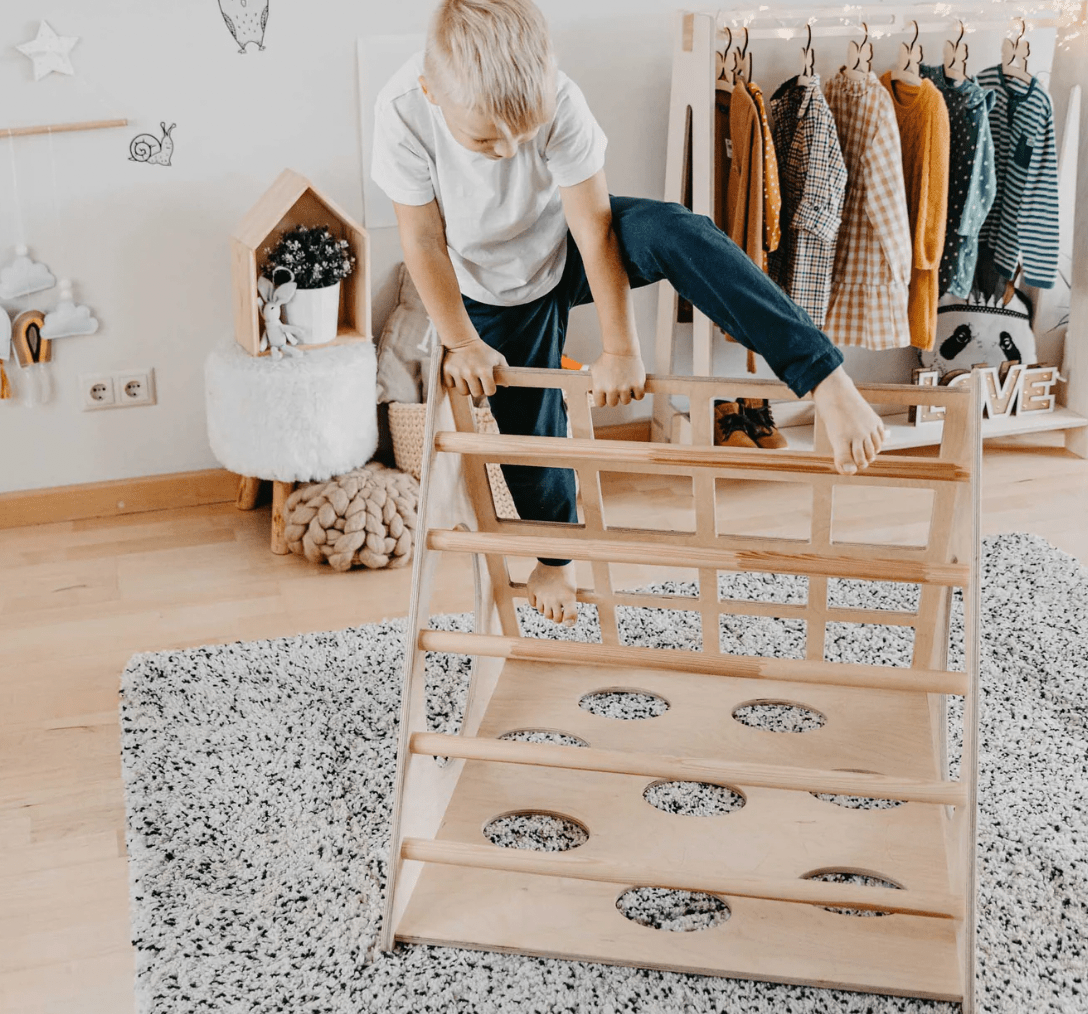 Kletterdreieck mit Sensorik - Paneelen | 4 unterschiedliche Seiten | ab 1 Jahr - Kletterling – einfach Kind sein