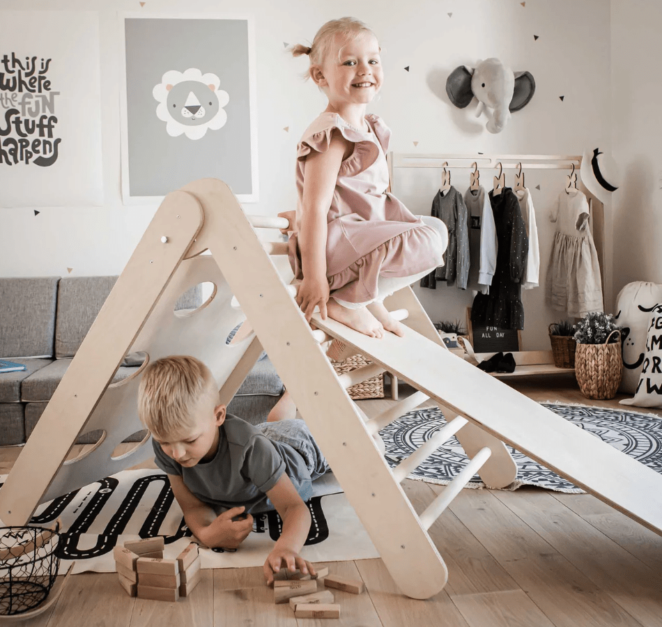 Kletterdreieck mit 2 Sensorik - Paneelen | Zwei Spielseiten | ab 2 Jahren - Kletterling – einfach Kind sein