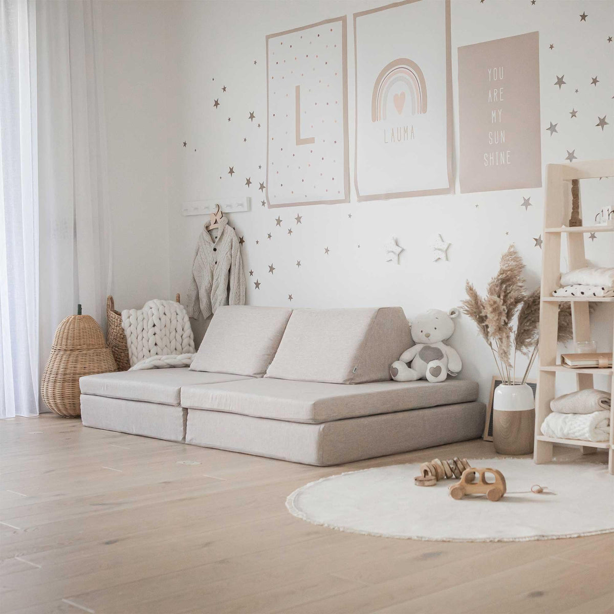 Universelles Kindersofa von monboxy in Beige - Kletterling – einfach Kind sein