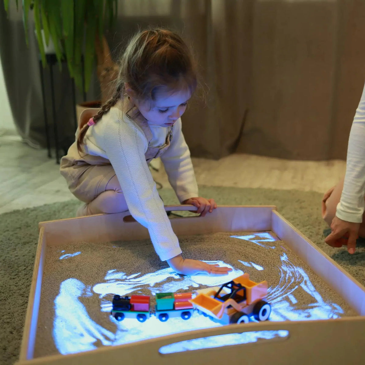 WonderSand PlayTable | Quadratischer Sandspieltisch 60x60 cm | mit Blaulicht - Therapie & MINT - Förderung ab 3+ - Kletterling – einfach Kind sein