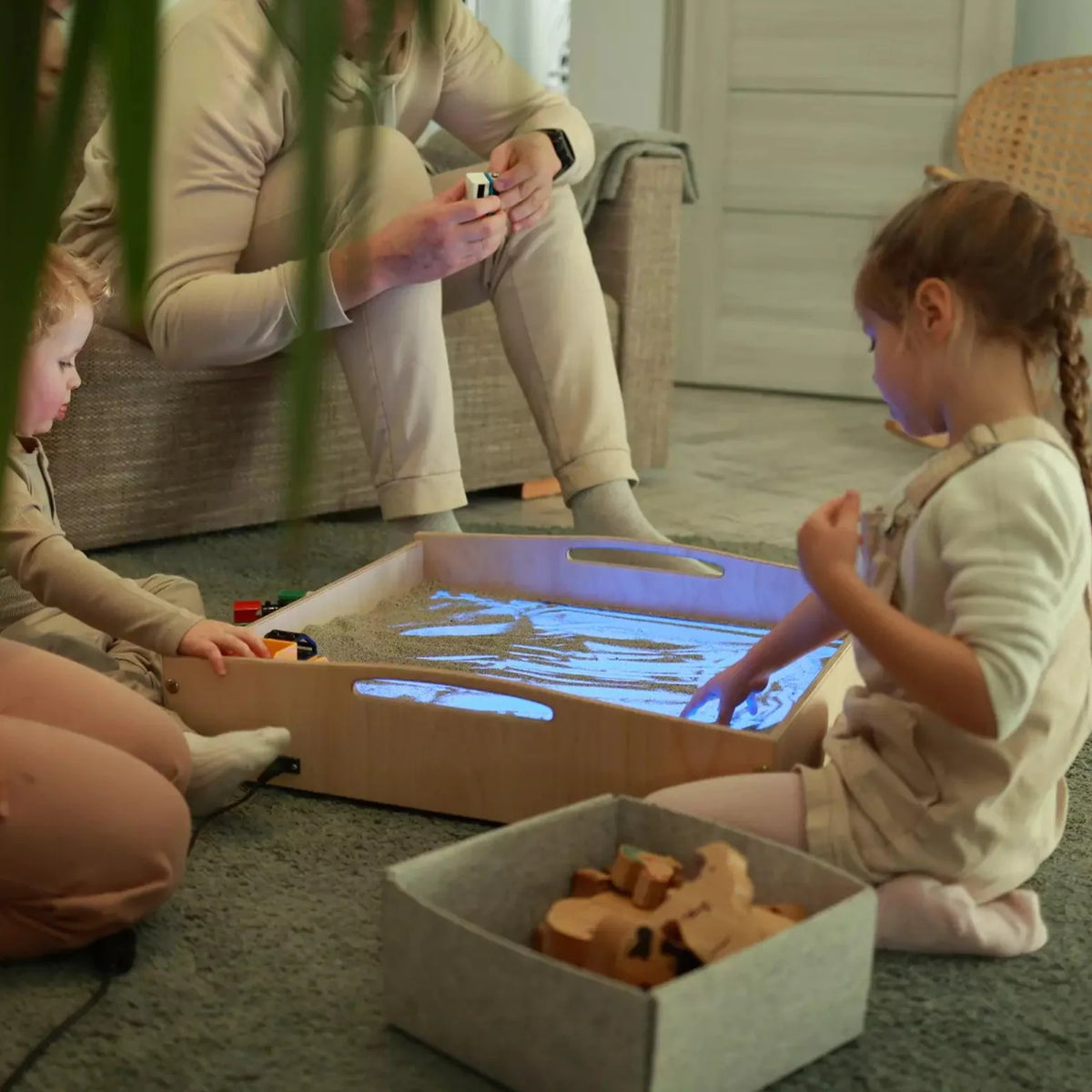 WonderSand PlayTable | Quadratischer Sandspieltisch 60x60 cm | mit Blaulicht - Therapie & MINT - Förderung ab 3+ - Kletterling – einfach Kind sein