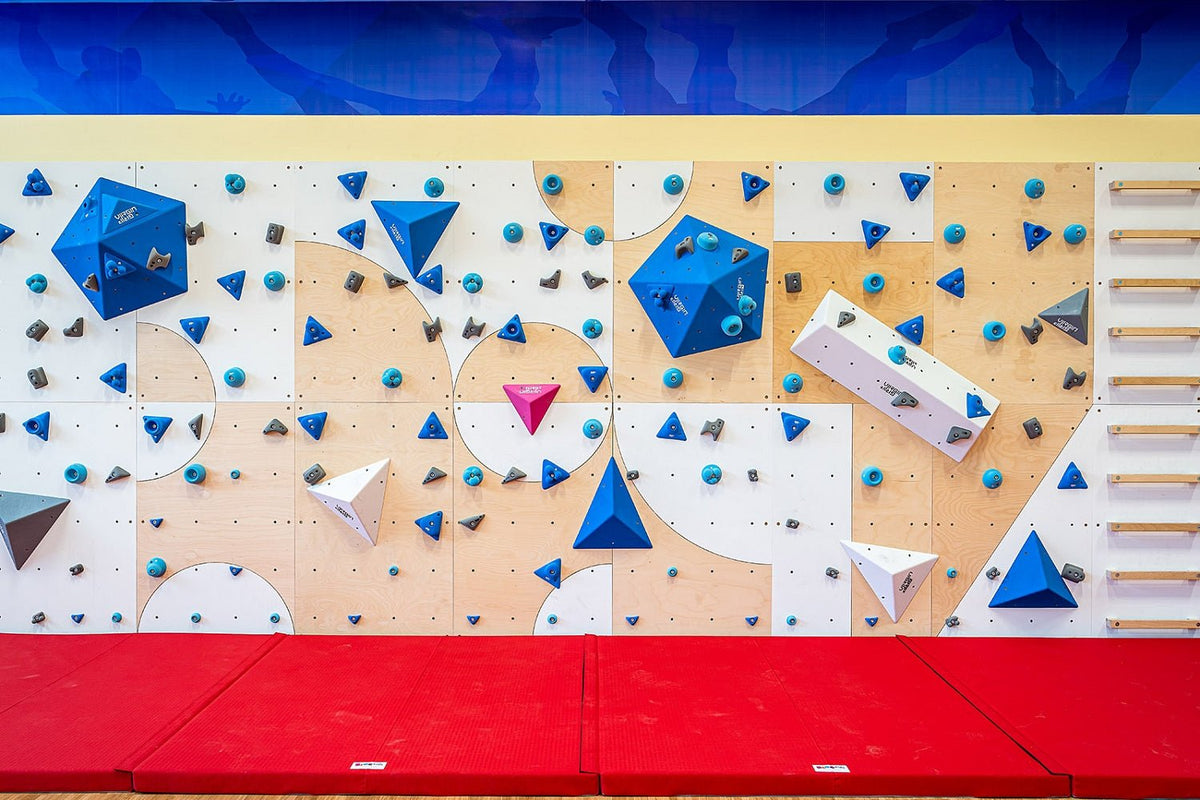 3D Klettervolumen BK | Gleichschenkliges Dreieck klein | INDOOR | 1 Teil | 60 x 40 x 11 cm | Zubehör BK Kletterwände - Kletterling – einfach Kind sein