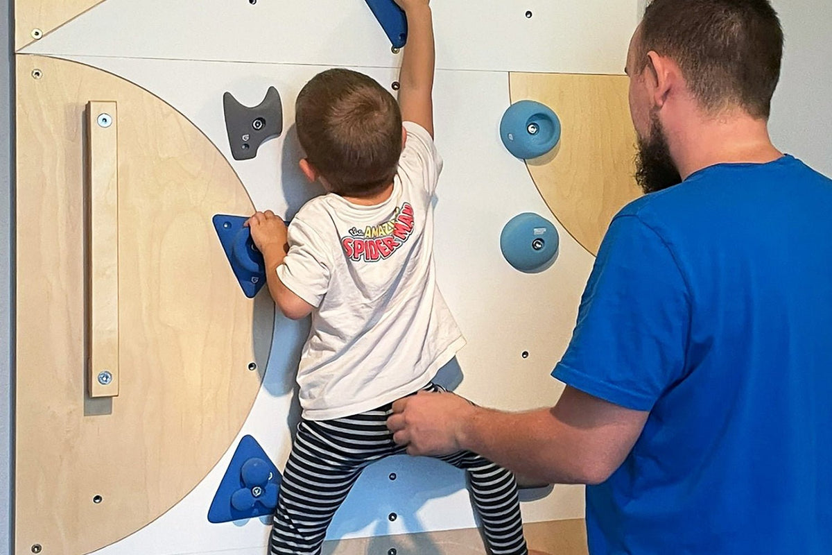 Kletterwand BK INDOOR aus 3 Teilen | 234 cm x 118 cm | inkl. 23 Griffen | 60 Loch - Kletterling – einfach Kind sein