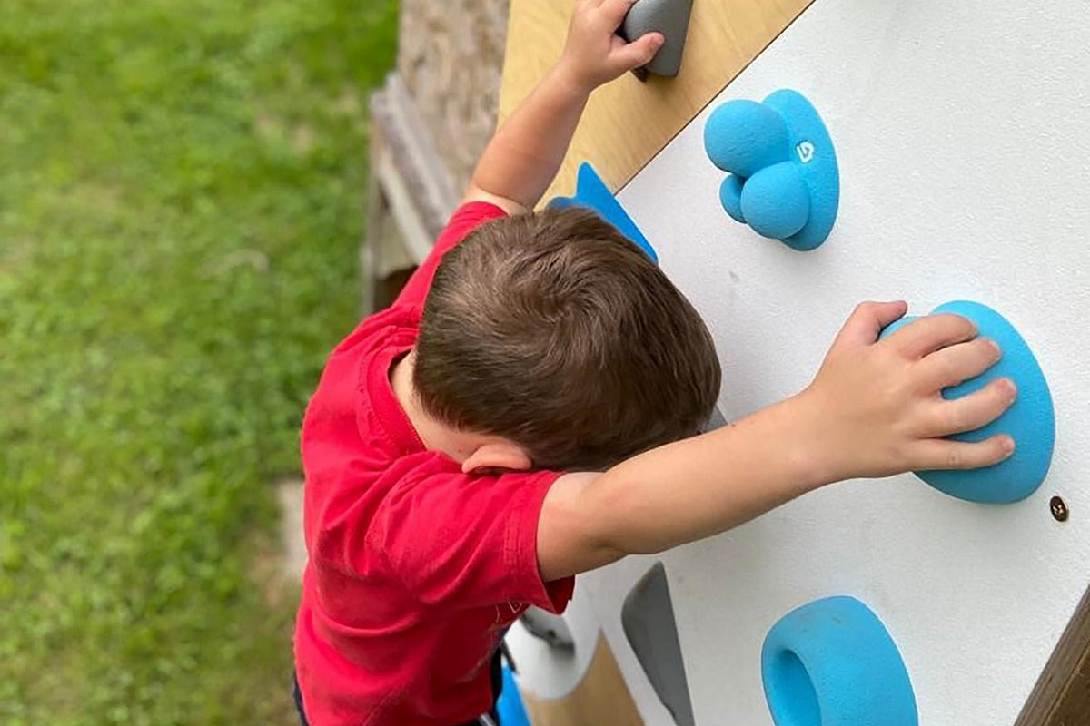 Kletterwand BK OUTDOOR aus 2 Teilen | 236 x 78 cm | inkl. 15 Griffen | 40 Loch - Kletterling – einfach Kind sein