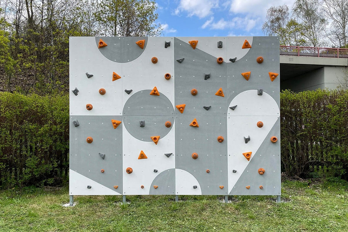 Kletterwand BK OUTDOOR aus 8 Teilen | 236 cm x 312 cm | inkl. 60 Griffen | 160 Loch - Kletterling – einfach Kind sein