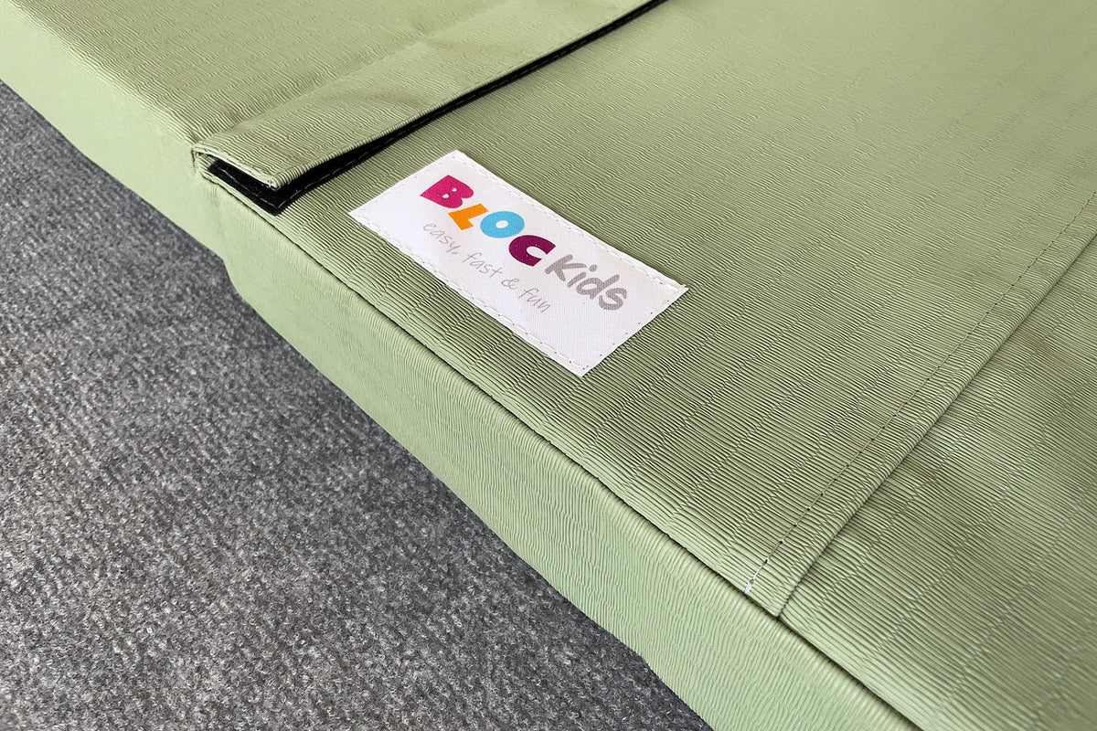 Kletterwand BK INDOOR aus 8 Teilen | 236 cm x 312 cm | inkl. 60 Griffen | 160 Loch - Kletterling – einfach Kind sein