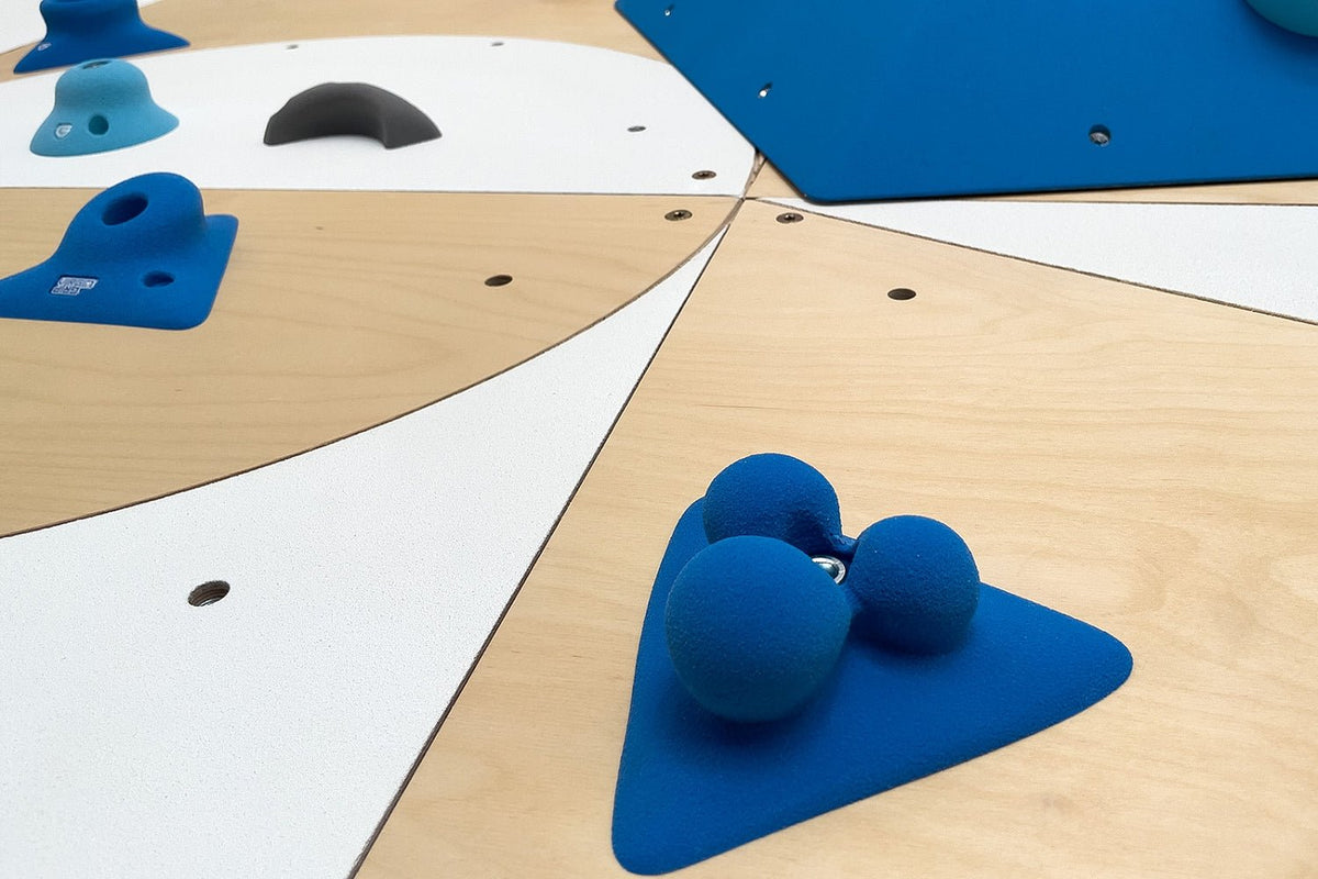 Kletterwand BK INDOOR aus 8 Teilen | 236 cm x 312 cm | inkl. 60 Griffen | 160 Loch - Kletterling – einfach Kind sein