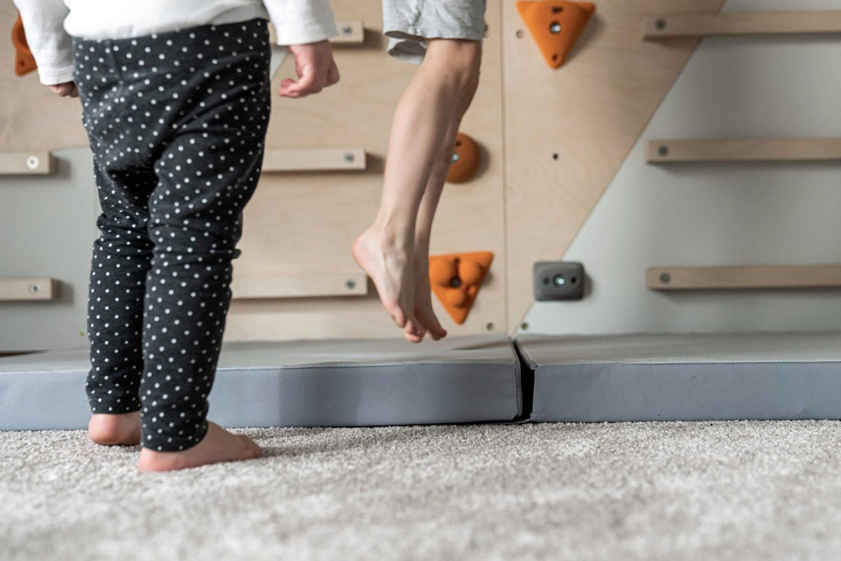 Einzelelement BK Dreieck links | Kletterwand BK INDOOR | 118 x 78 cm | 9 Loch - Kletterling – einfach Kind sein