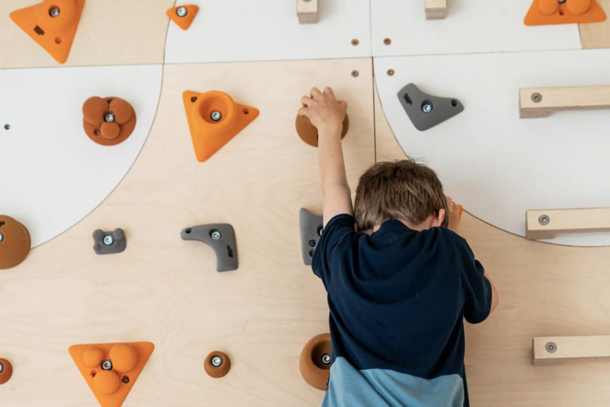 Einzelelement BK Dreieck links | Kletterwand BK INDOOR | 118 x 78 cm | 9 Loch - Kletterling – einfach Kind sein