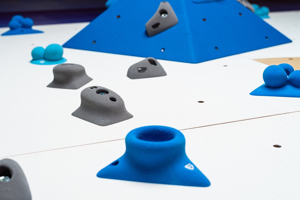 Kletterwand BK INDOOR aus 4 Teilen | 236 cm x 156 cm | inkl. 30 Griffen | 80 Loch - Kletterling – einfach Kind sein