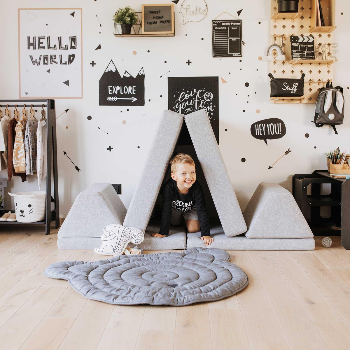 Universelles Kindersofa von monboxy in Grau - Kletterling – einfach Kind sein