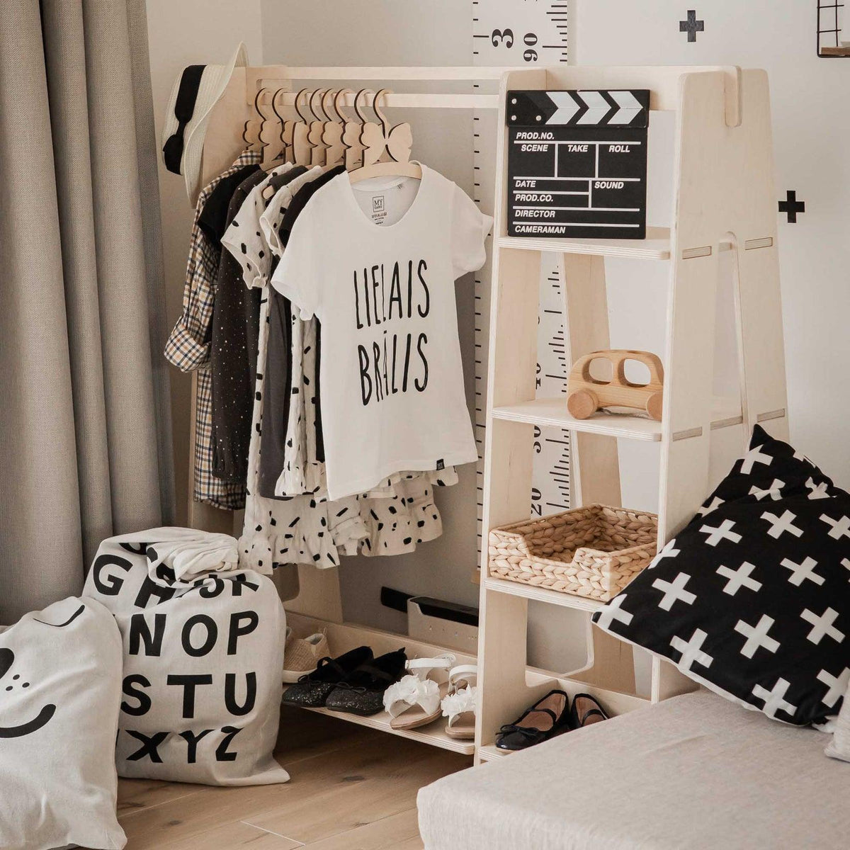 Kinderkleiderschrank nach Montessori - Kletterling – einfach Kind sein