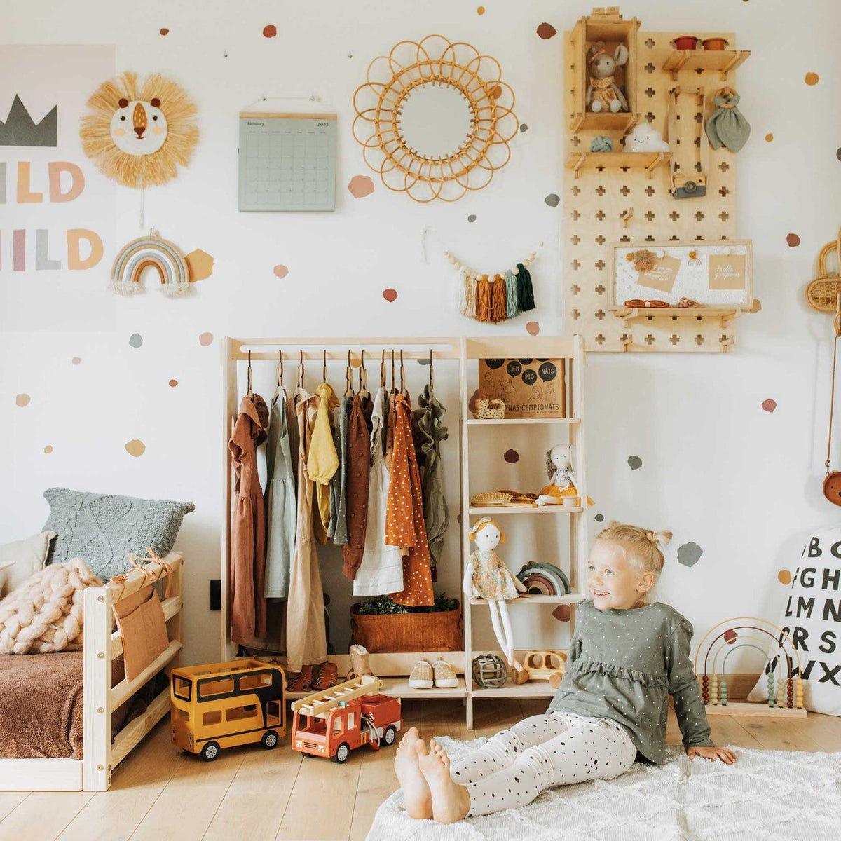 Kinderkleiderschrank nach Montessori - Kletterling – einfach Kind sein