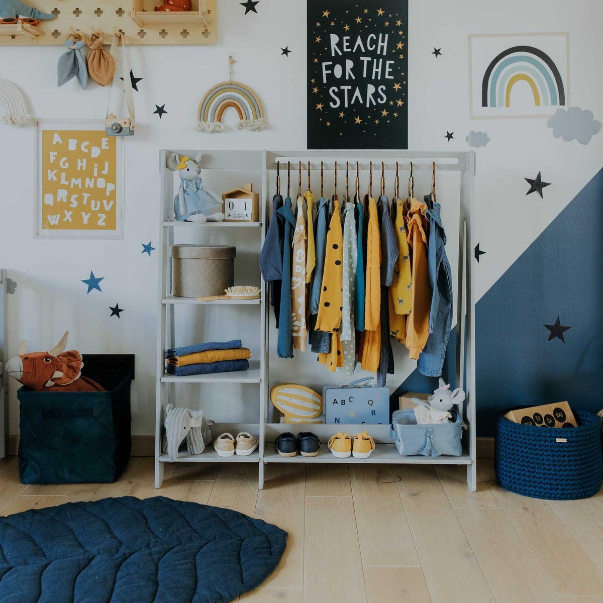 Kinderkleiderschrank nach Montessori - Kletterling – einfach Kind sein