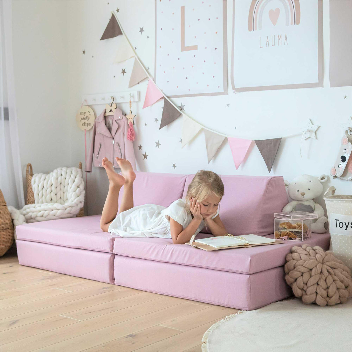 Universelles Kindersofa von monboxy in Pink - Kletterling – einfach Kind sein