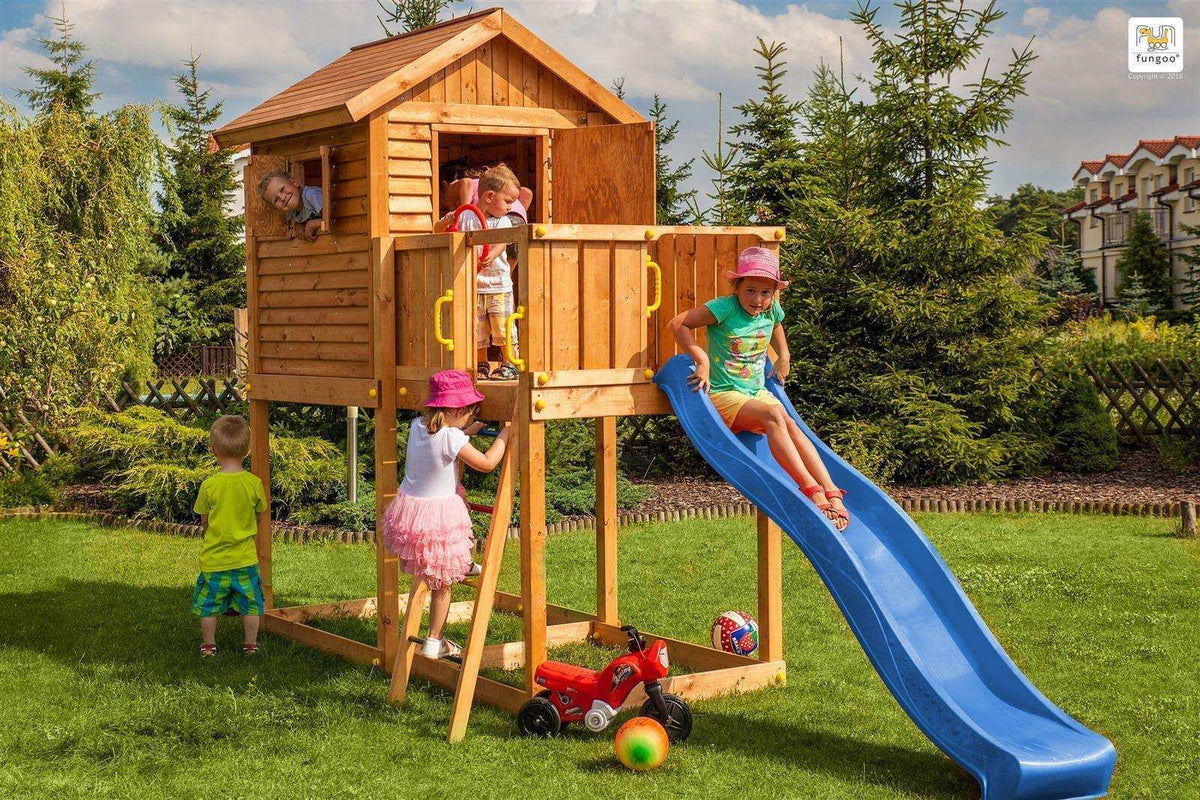 Spielturm My House mit Rutsche, Leiter, Haus mit Holzdach, Griffe, Steuerrad - Kletterling – einfach Kind sein