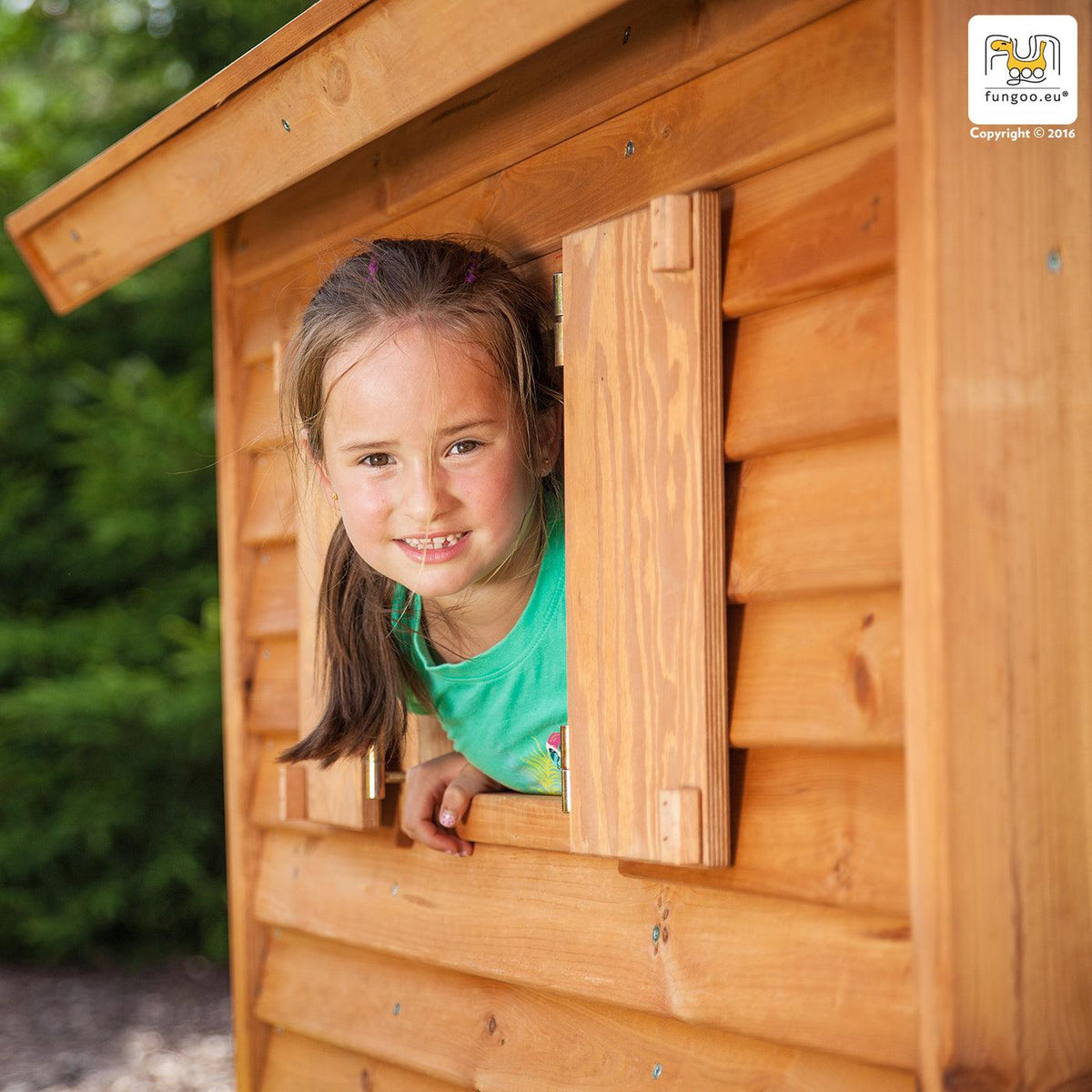 Spielturm My House mit Rutsche, Leiter, Haus mit Holzdach, Griffe, Steuerrad - Kletterling – einfach Kind sein