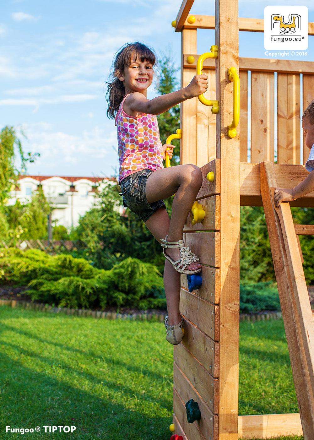 Spielturm TipTop mit Rutsche Leiter und Kletterwand, Klettergriffen, Bodenanker - Kletterling – einfach Kind sein